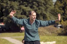 Workshop jógy smíchu na festivalu Mezi ploty v Bohnicích