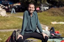 Workshop jógy smíchu na festivalu Mezi ploty v Bohnicích